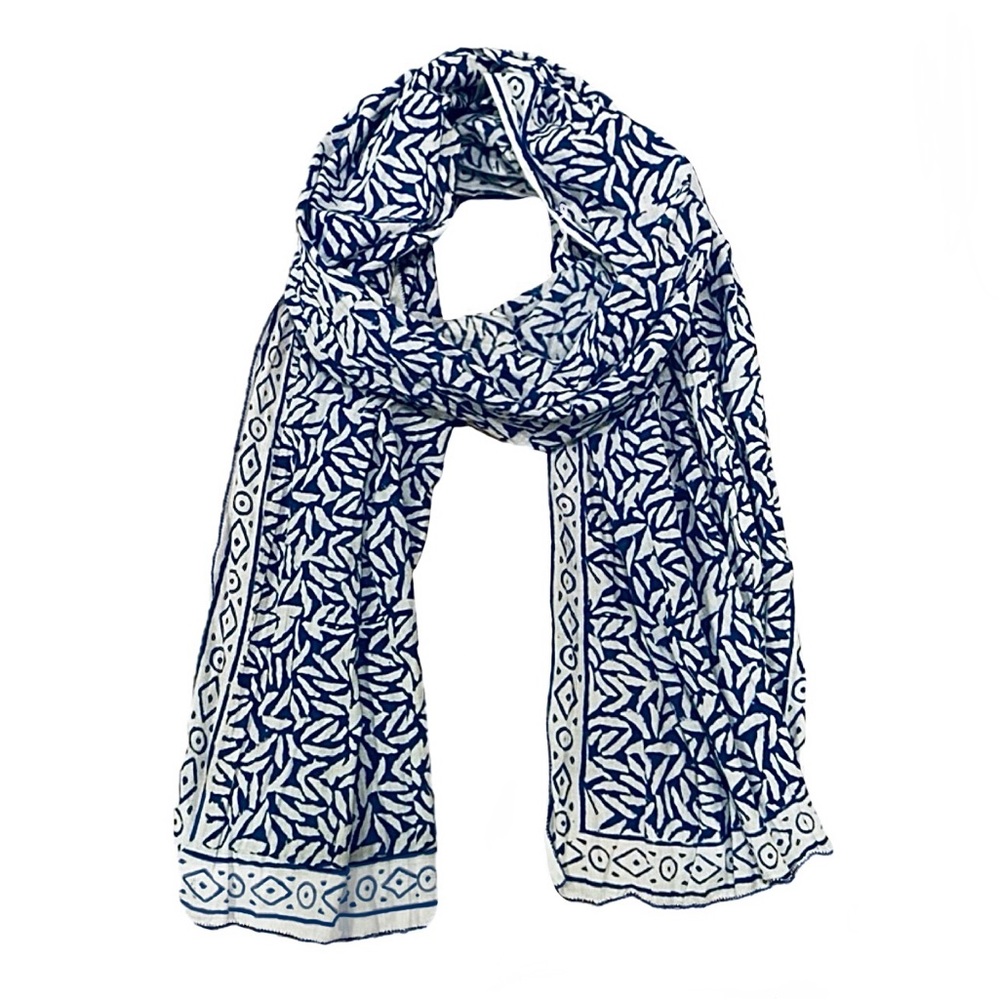 Leaf Pattern Scarf with Bead detail